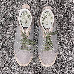 Chaco brand shoes/sneaker wet weather type